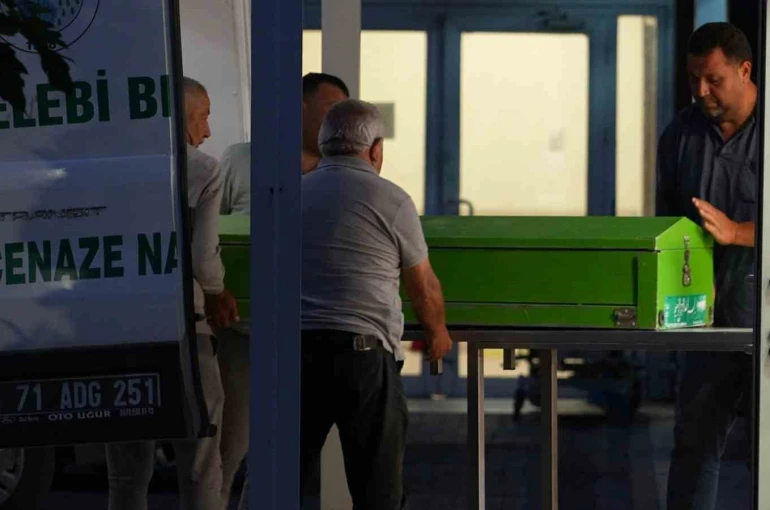Babasının cesedini parçalayıp tuvalete gömen şahıs tutuklandı