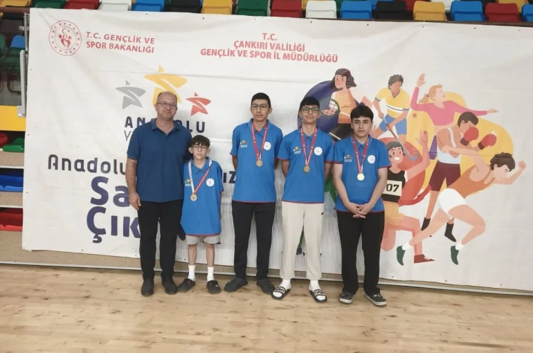 Badmintonda çifte zafer