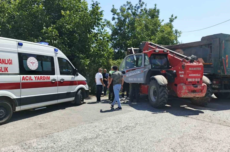 Bafra’da iş makinesi ile kamyon çarpıştı: 1 yaralı