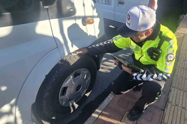 Bafra’da kış lastiği denetimi: 59 servis kontrol edildi