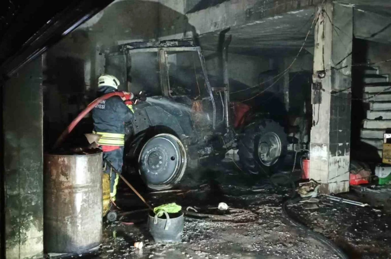 Bafra’da sanayi sitesinde korkutan yangın: İş yerinde büyük hasar