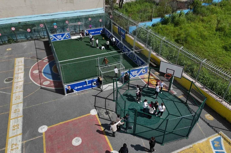 Bağcılar Belediyesi, ilçeyi spor sahalarıyla donatıyor