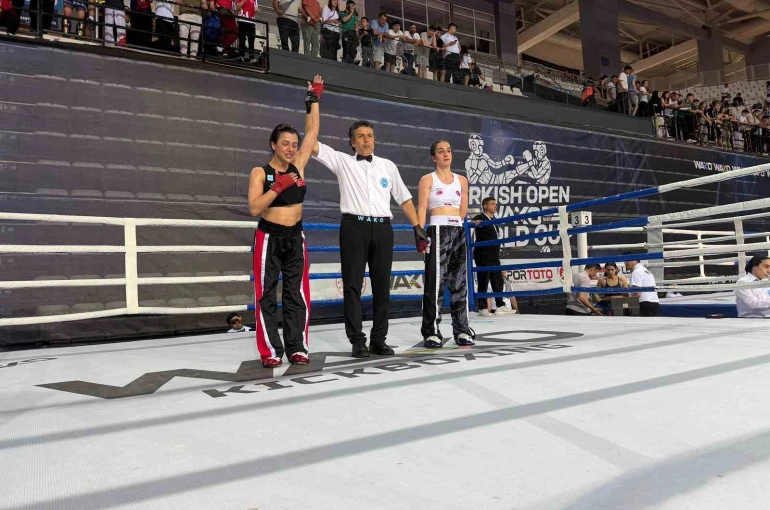 Bağcılar Belediyesi personeli Emine Arslan, Kick Boks Dünya Kupası Şampiyonu oldu