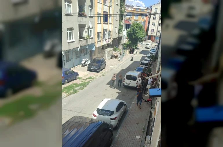 Bağcılar’da iş yerine kurşun yağdırdı: 1 yaralı
