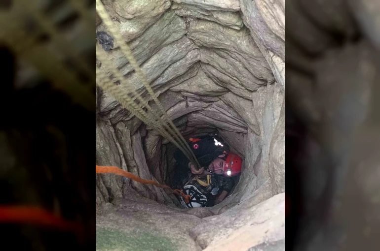 Bahçedeki kuyuya düşen 94 yaşındaki adam kurtarıldı