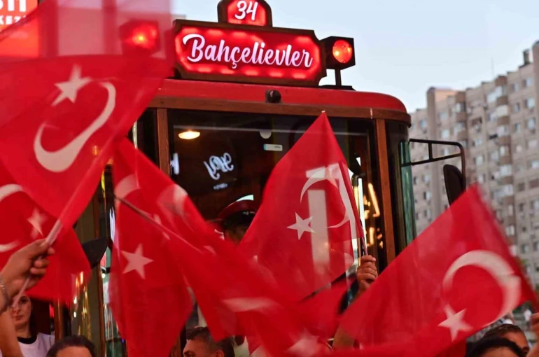 Bahçelievler’de 15 Temmuz şehitleri yürüyüşle anıldı 