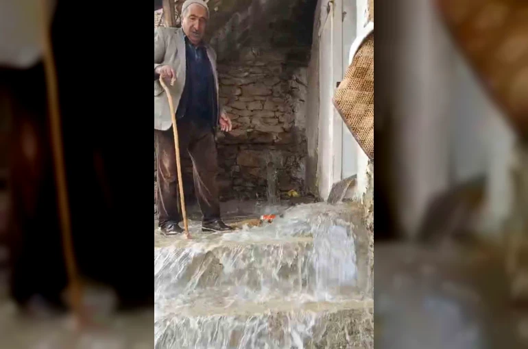 Bahçesaray’da dağlarda kar, mahallede sel