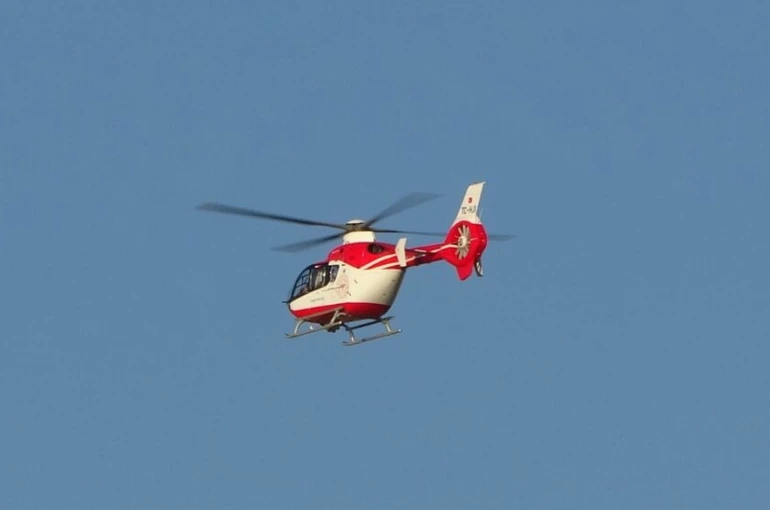 Bahçesaray’da yaralanan genç helikopter ambulansla Van’a sevk edildi