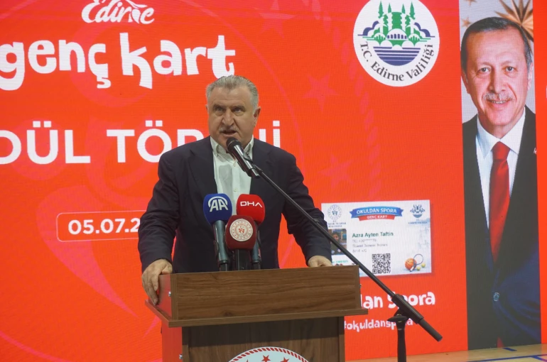 Bakan Bak: "En büyük hedefimiz gençleri spora yönlendirerek kötü alışkanlıklardan uzak tutmak"