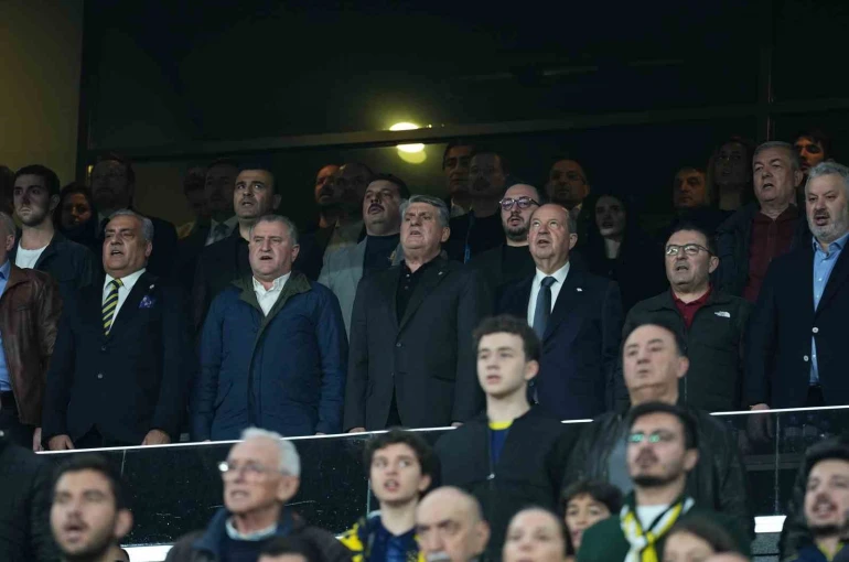 Bakan Bak, Fenerbahçe - Beşiktaş derbisini takip etti 