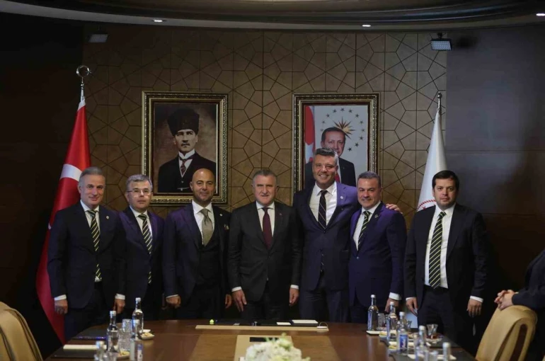 Bakan Bak, Fenerbahçe yönetimini kabul etti