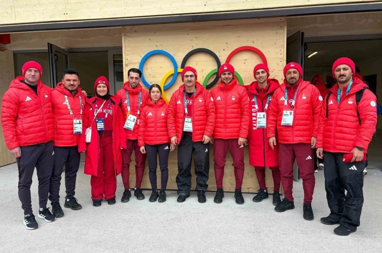Bakan Bak, Kış Olimpiyatları’nda yarışacak milli sporcularla görüştü