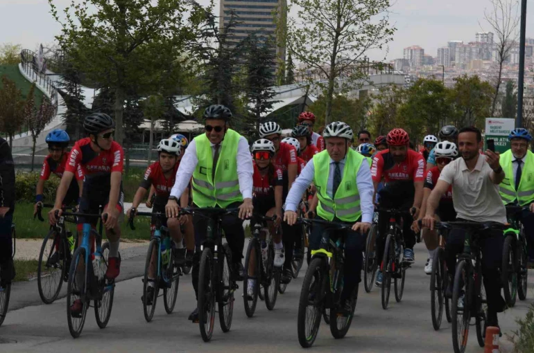 Bakan Bak ve Bakan Memişoğlu Ankara Rize Günleri açılış programında