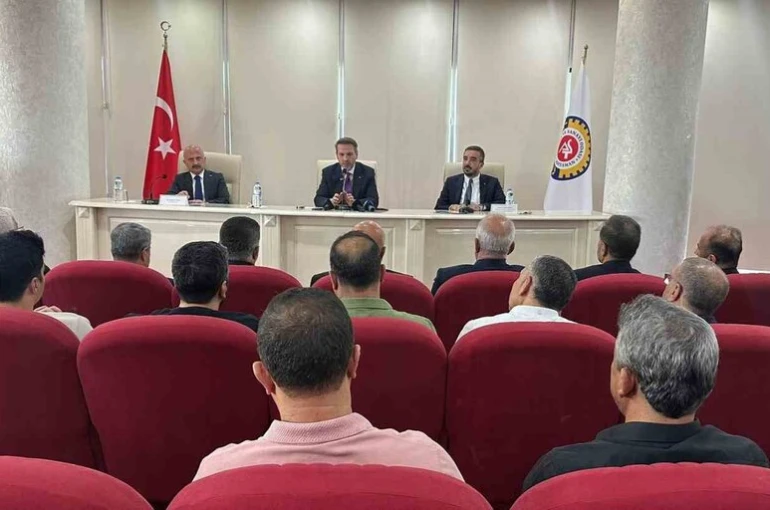 Bakan Bayraktar: "Adıyaman üretim, enerji ve tarımda öncü şehir olacak"