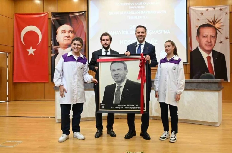 Bakan Bayraktar, Denizli OSB’nin örnek projeleri ve sürdürülebilir üretim vizyonundan övgüyle söz etti