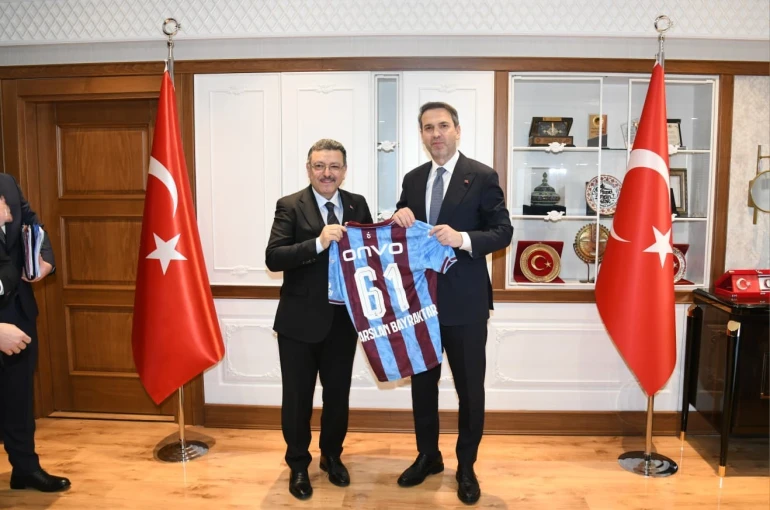 Bakan Bayraktar Trabzon’da