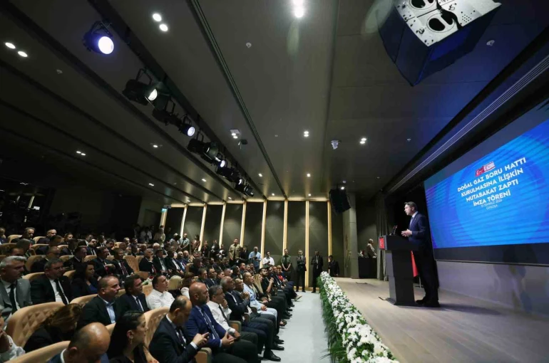 Bakan Bayraktar: "Türkiye-KKTC arasında yaklaşık 101 kilometre uzunluğunda doğal gaz iletim hattı inşa edeceğiz"