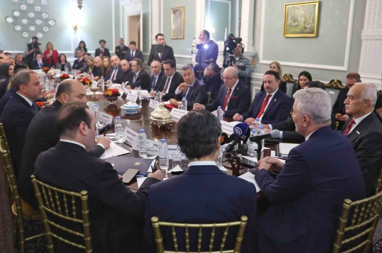Bakan Bolat, Birleşik Krallık’ta faaliyet gösteren Türk iş adamlarıyla buluştu