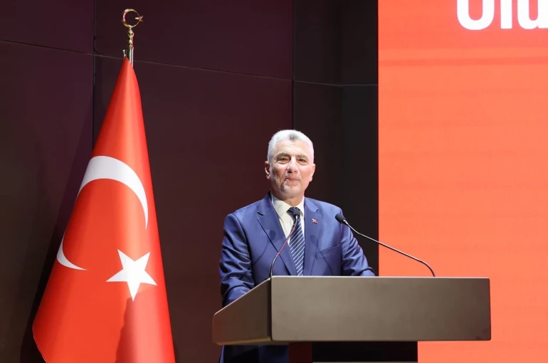 Bakan Bolat: "Hafif ticari araç üretiminde Avrupa’da birinci sıradayız"