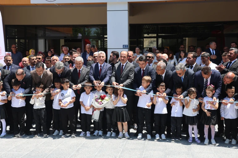 Bakan Bolat Konya'da kütüphane açılışına katıldı