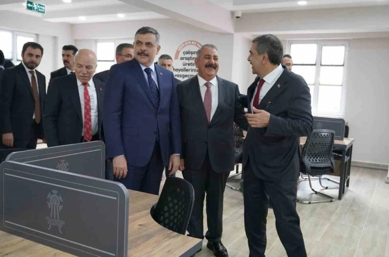 Bakan Çiftçi ve Bakan Tekin’den Palandöken Belediyesi’ne övgü