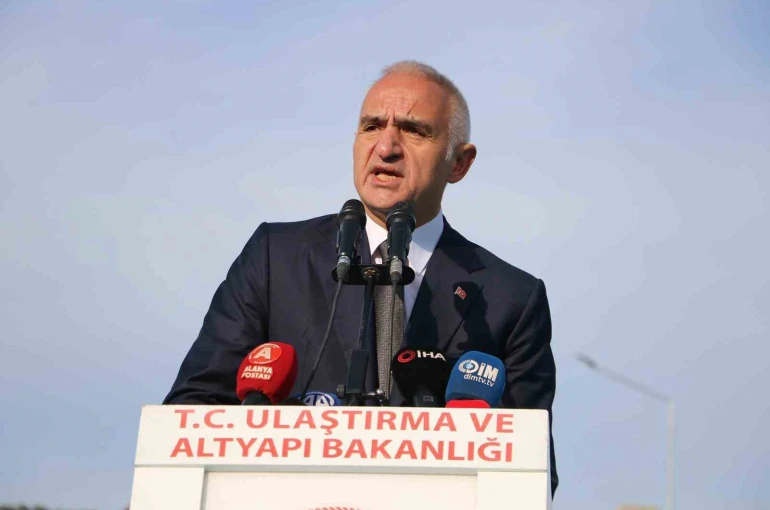 Bakan Ersoy: "Asdendos, Phaselis, Olympos ve özellikle Side antik kentlerinde yürüttüğümüz çalışmalarla tüm dünyanın gıpta ile baktığı bir noktaya geldik" 