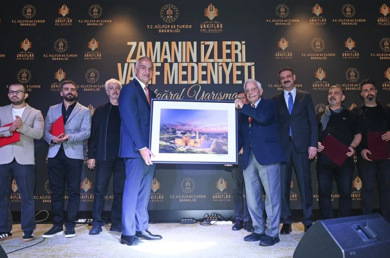 Bakan Ersoy: "Ayasofya’da gerçekleştirilen en kapsamlı restorasyon sürecini başlattık"
