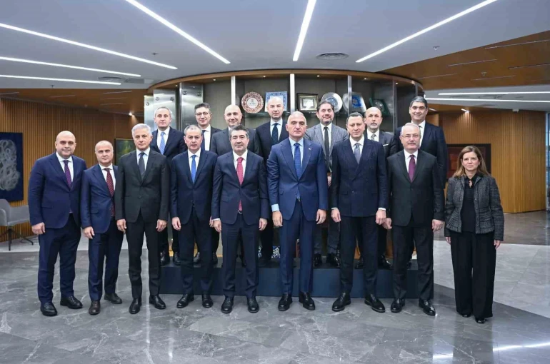 Bakan Ersoy: "Bölgesel krizlere rağmen turizm sektöründe güçlü bir performans ortaya koyduk"