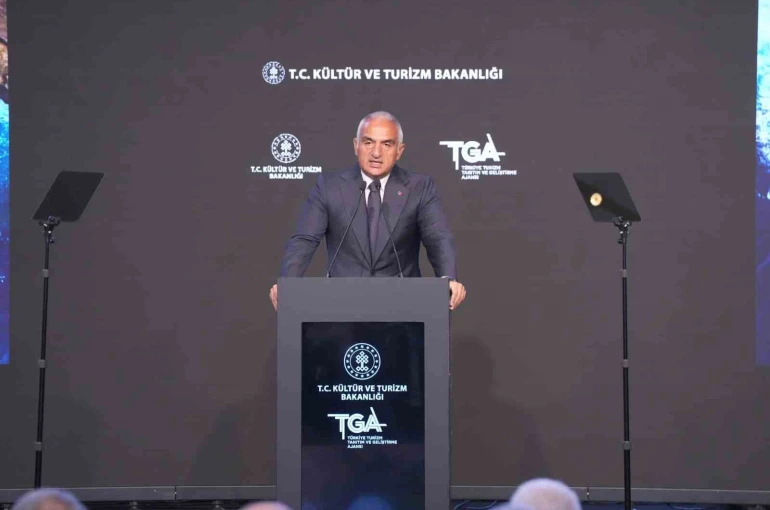 Bakan Ersoy: "Turizm geliri ilk 6 ayda 25,7 milyar dolar oldu"