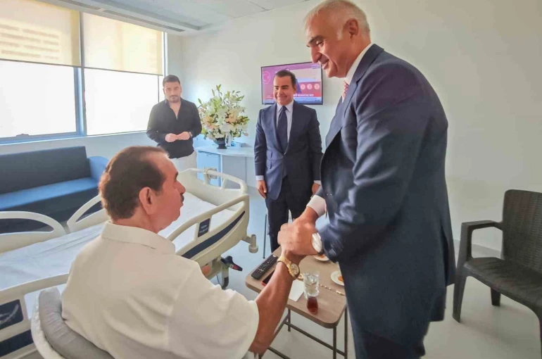 Bakan Ersoy’dan İbrahim Tatlıses’e geçmiş olsun ziyareti