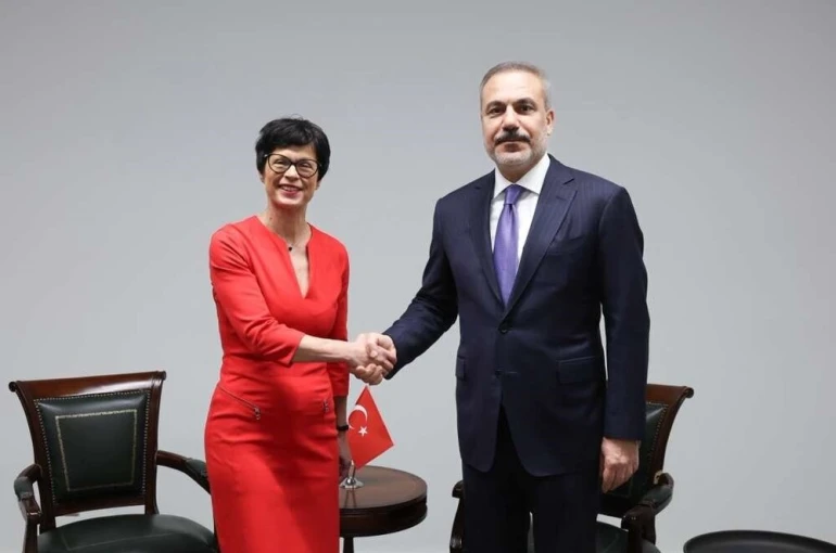Bakan Fidan, AB Komiseri Kos ile görüştü