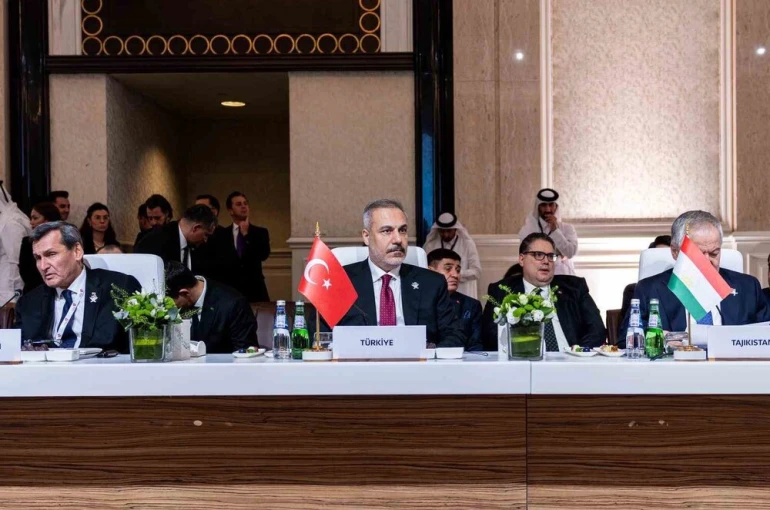 Bakan Fidan Katar’da