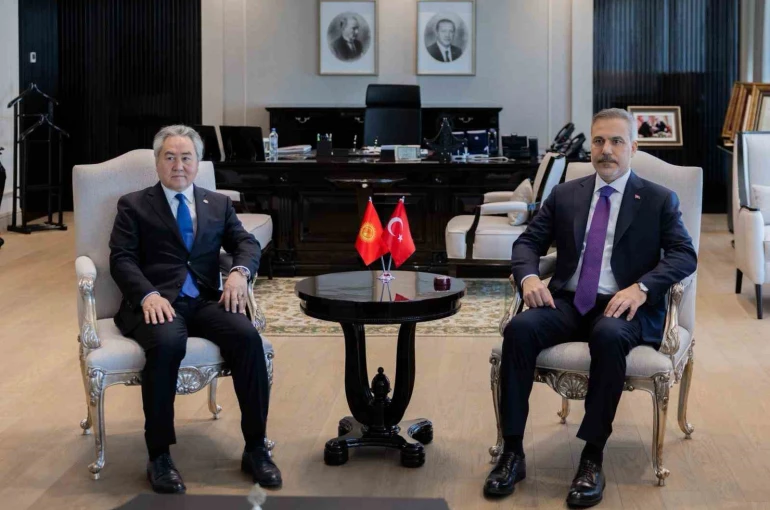 Bakan Fidan, Kırgızistanlı mevkidaşıyla bir araya geldi