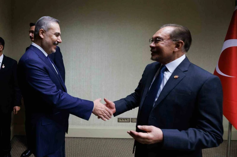 Bakan Fidan, Malezya Başbakanı İbrahim ve Dışişleri Bakanı Hasan ile görüştü