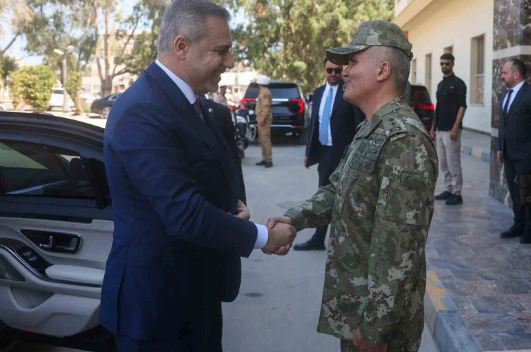 Bakan Fidan, TSK Libya Görev Grup Komutanlığı’nı ziyaret etti