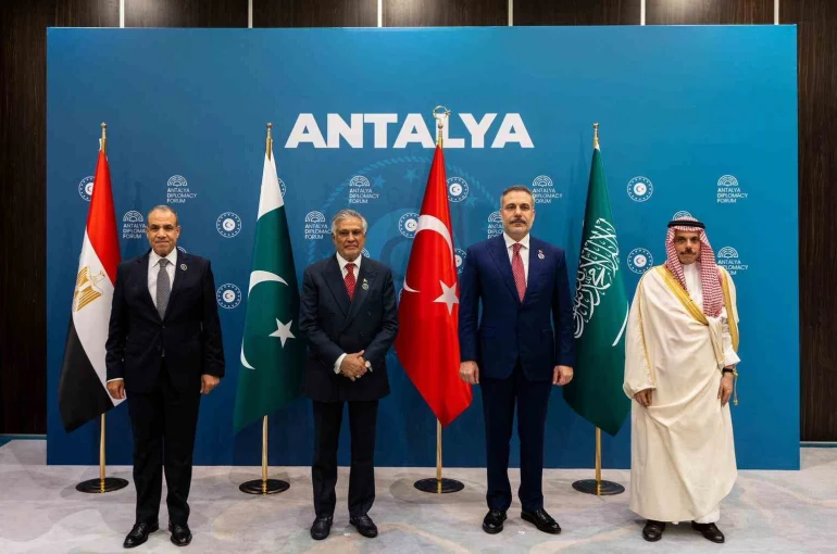 Bakan Fidan, Türkiye-Mısır-Pakistan-Suudi Arabistan Dışişleri Bakanları Toplantısı’na ev sahipliği yaptı