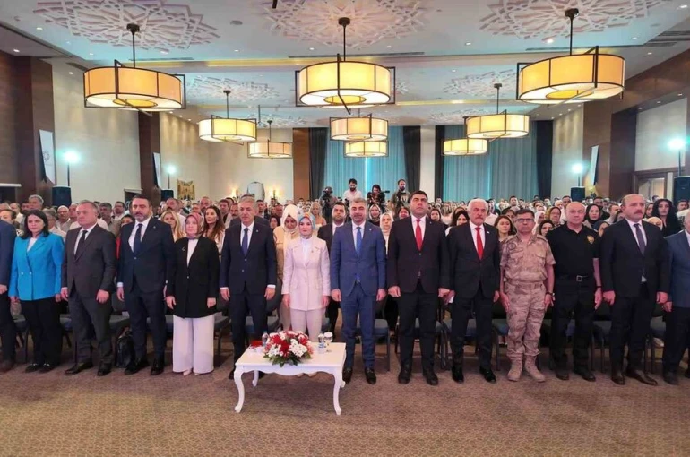 Bakan Göktaş: "18-25 yaş aralığındaki gençlerimiz için kredi miktarını 250 bin liraya, 26-29 yaş arasındaki genç çiftlerimiz için ise 200 bin liraya yükseltiyoruz"