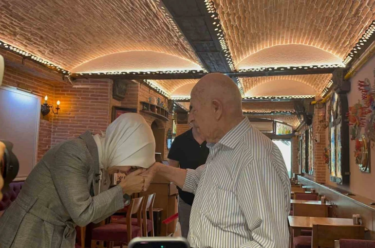 Bakan Göktaş Eskişehir esnafıyla buluştu