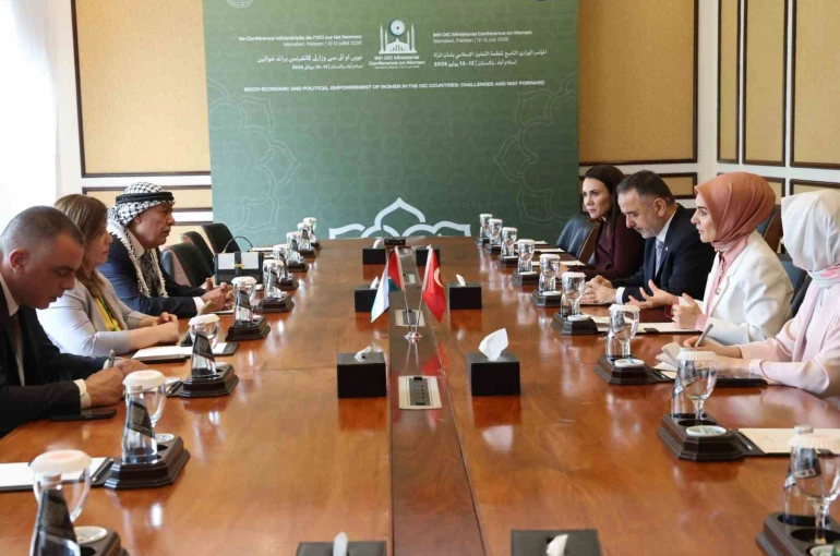Bakan Göktaş, Filistin ve Somalili bakanlar ile İİT temsilcileriyle bir araya geldi