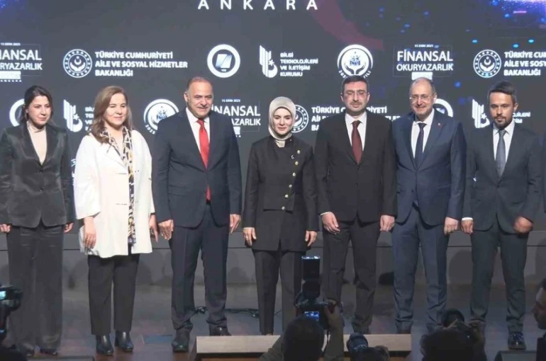 Bakan Göktaş: "Finansal okuryazarlık eğitimleriyle kadınlara kendi yaşamına sahip çıkma potansiyelini gösteriyoruz" 