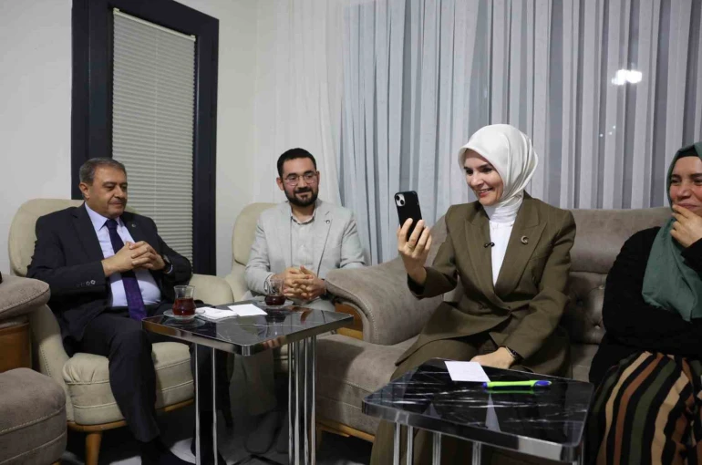 Bakan Göktaş, Şanlıurfa’da yeni yuvalarına kavuşan ailenin iftar sofrasına misafir oldu