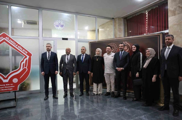 Bakan Göktaş’tan Elazığ’daki genç çiftlere sürpriz telefon: 51 milyon TL’lik dev destek