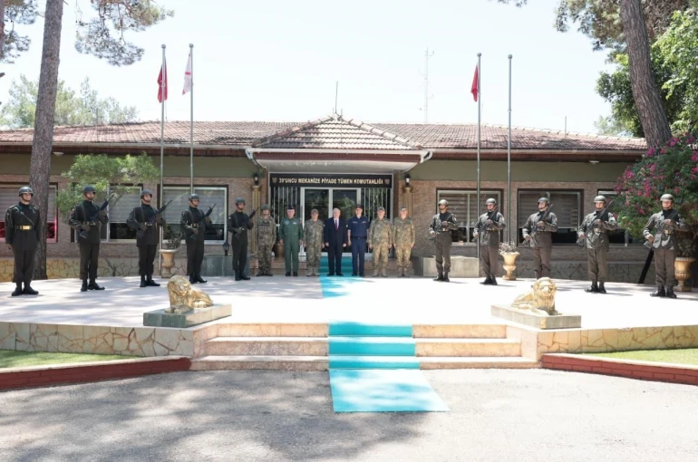 Bakan Güler, 9’uncu Mekanize Piyade Tümen Komutanlığı’nı ziyaret etti 