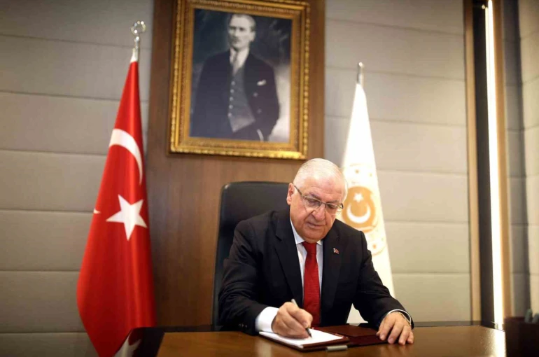 Bakan Güler: "Babalar; karşılıksız sevgileriyle çocuklarının sığındığı güvenli bir limandır"