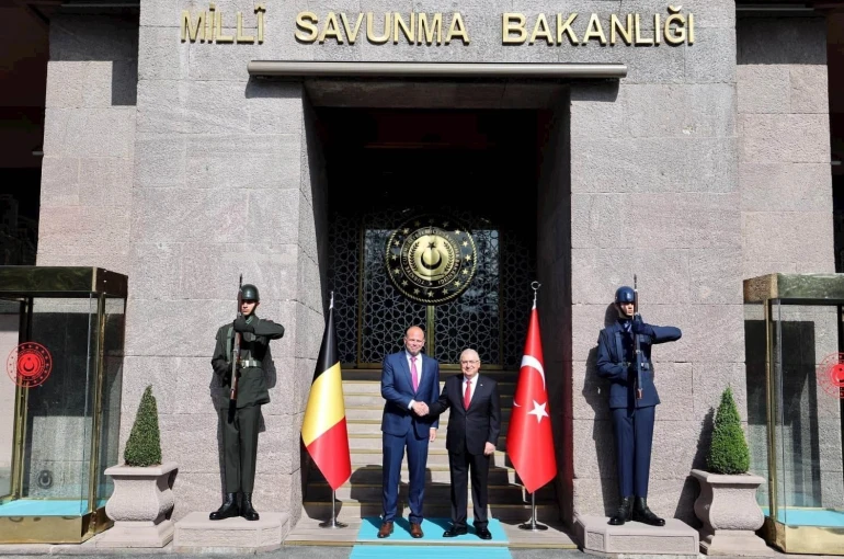 Bakan Güler, Belçika Savunma ve Dış Ticaret Bakanı Francken ile bir araya geldi 