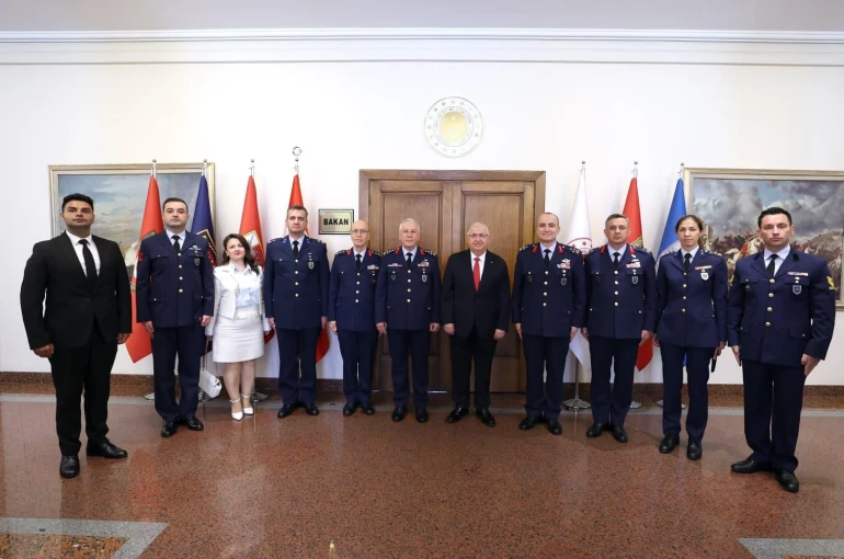 Bakan Güler, Hava Kuvvetleri Komutanlığı personelini kabul etti