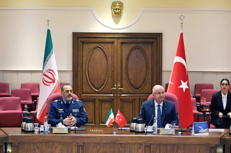 Bakan Güler, İran Savunma ve Silahlı Kuvvetler Lojistik Bakanı Nasirzade ile bir araya geldi