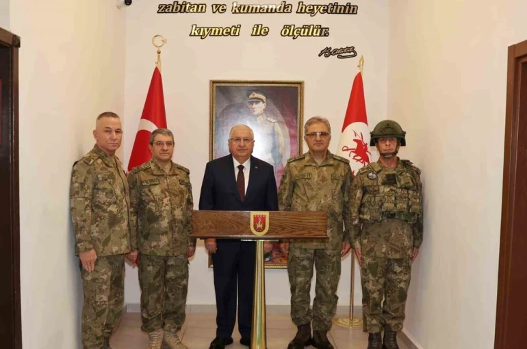 Bakan Güler, Kara Kuvvetleri Komutanlığının Eğitim ve Faaliyet Yılı Açılış Töreni’ne katılmak üzere Konya’ya gitti
