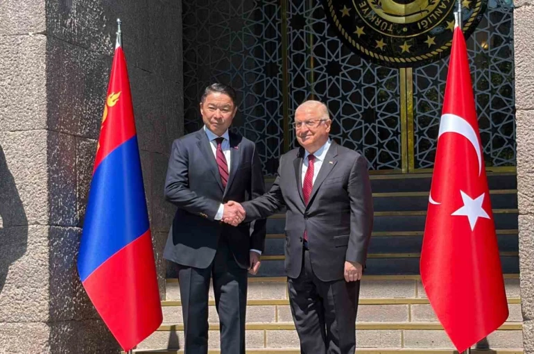 Bakan Güler, Moğolistan Savunma Bakanı Damba ile bir araya geldi