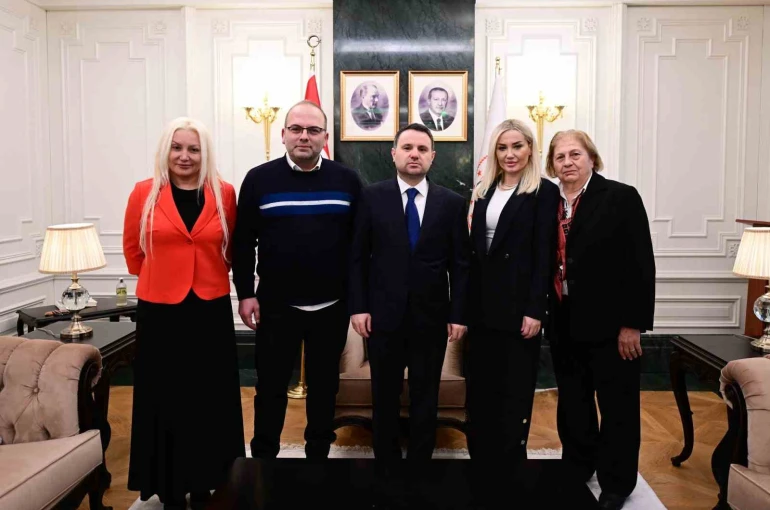 Bakan Gürlek, Çağla Tuğaltay’ın ailesiyle bir araya geldi